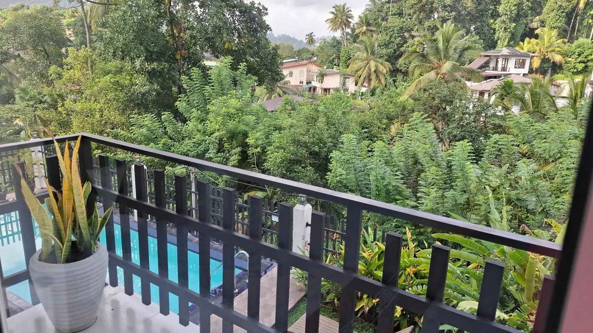 Hotel Aquahills Kandy Sri Lanka