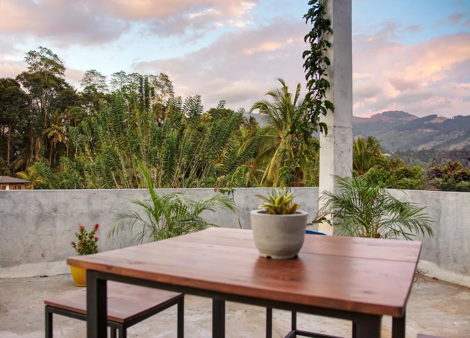 Hotel Aquahills Kandy Sri Lanka